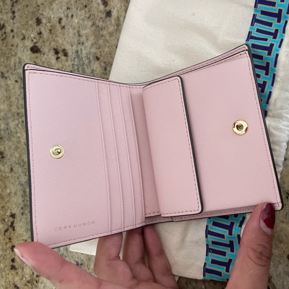 New Tory Burch Emerson 💘 wallet - Picture 2 of 7